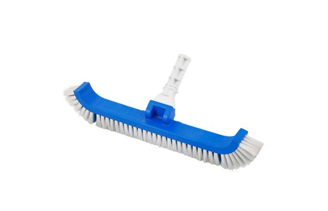 Escova Para Limpeza de Piscina Plástica Curva Com Cerdas de Nylon Brustec