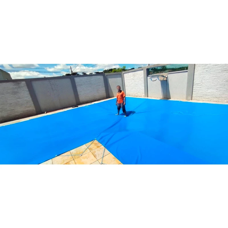 Pool cover: protection against dirt and debris